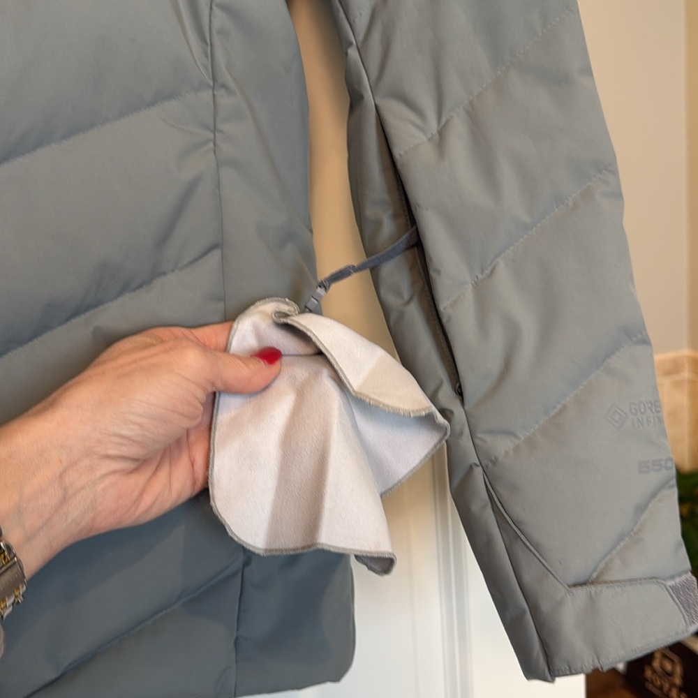 The North Face Hooded Goretex Infinium 550 Coat - Picture 11 of 11